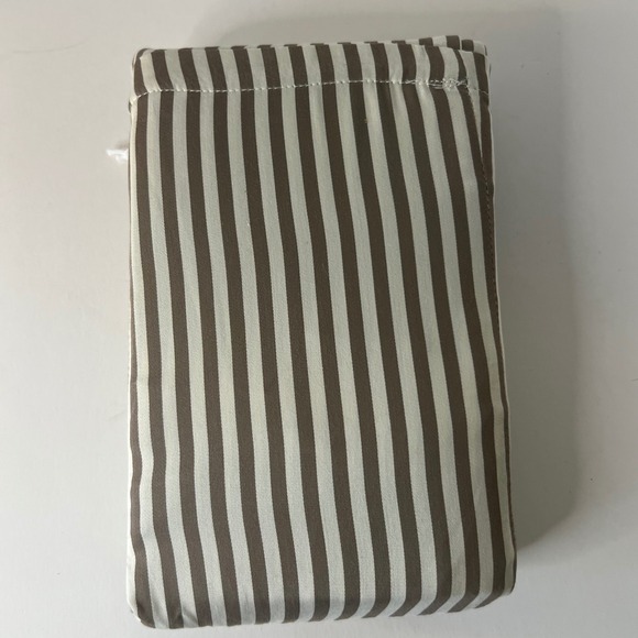 Cozy Earth Bamboo Pillowcases Classic Stripe in Ebony King Size NWT - Picture 2 of 3